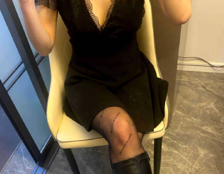 海角社区・兄弟的老婆借了我钱为了抵债约操厨房口交吐了一地